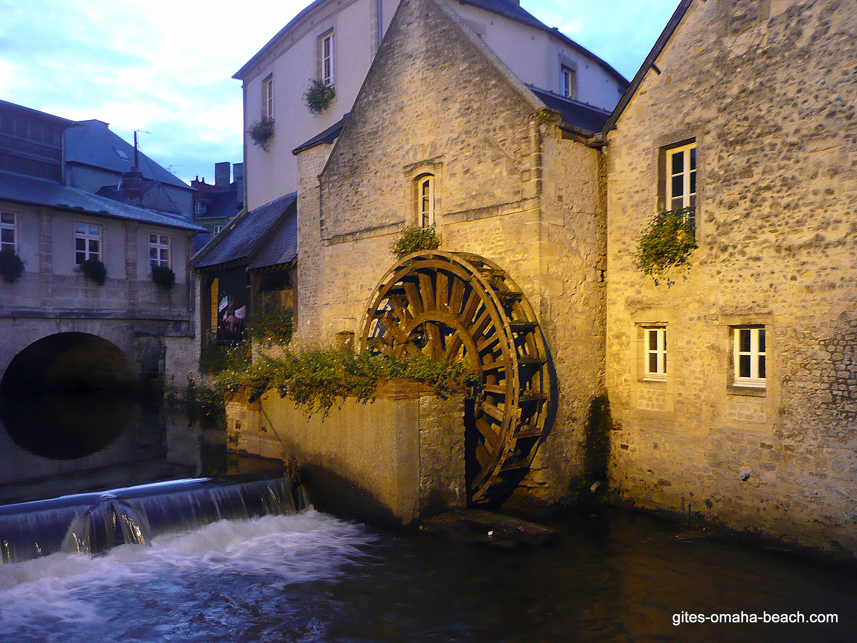 Bayeux, la roue du moulin, sur l'Aure